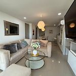 Hermoso apartamento moderno con vista al mar