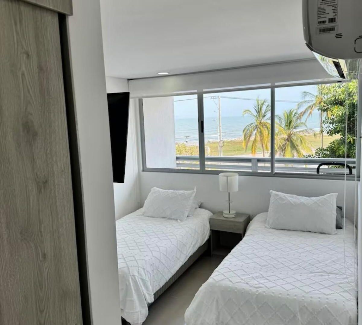 Hermoso Moderno Con Vista Al Mar Apartamento